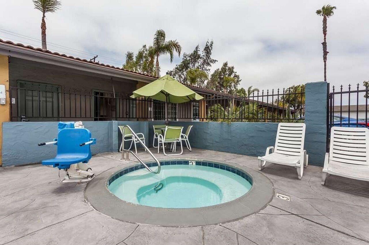 Howard Johnson By Wyndham National City/San Diego South Eksteriør billede
